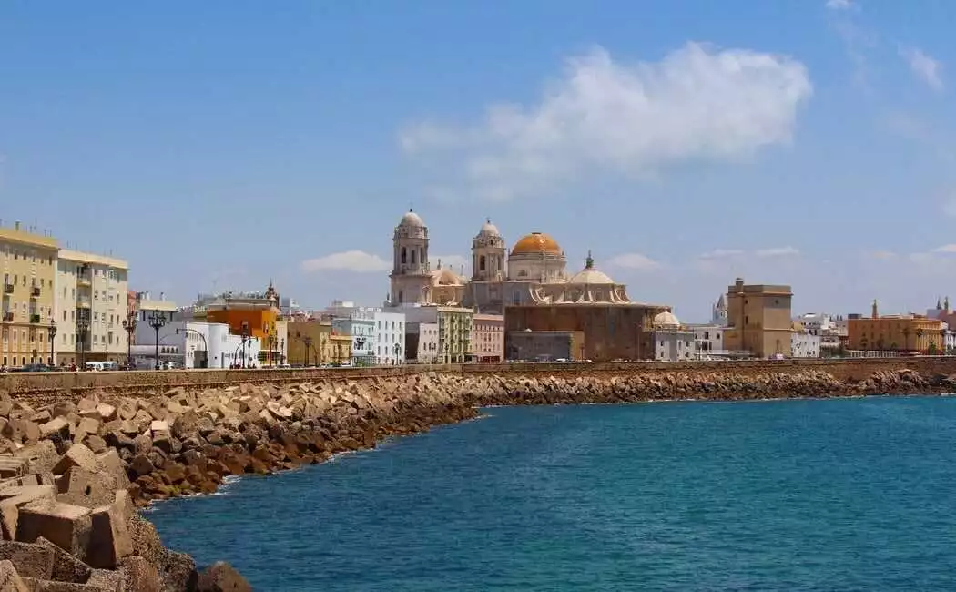 Descubre los encantos de Diatea en Cádiz